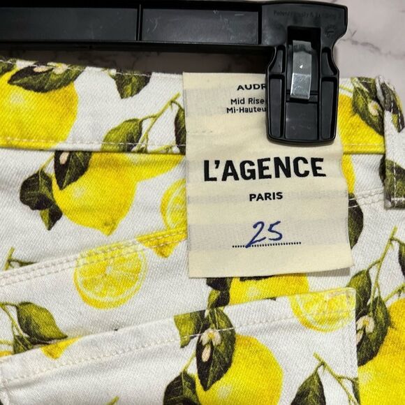 L’AGENCE AUDREY MID RISE SHORT IVORY/YELLOW LEMONS - Picture 8 of 13